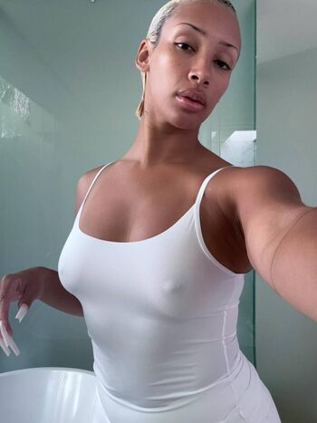 Full leaked Naomisharon page private photo