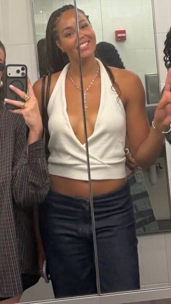 Full leaked Napheesa collier private photo
