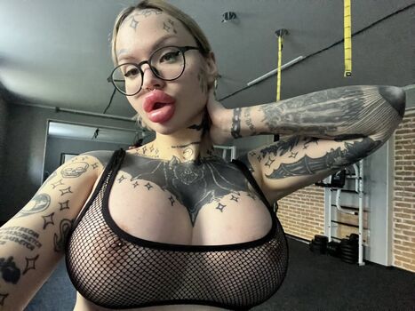 Full leaked Nasty bimbo private photo