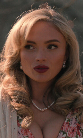 Natalie Alyn Lind