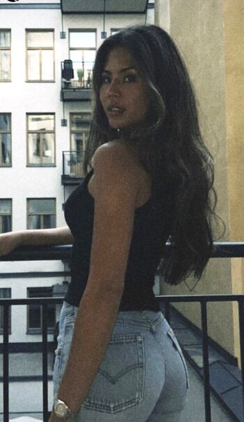 Full leaked Nathalie lok page private onlyfans photo