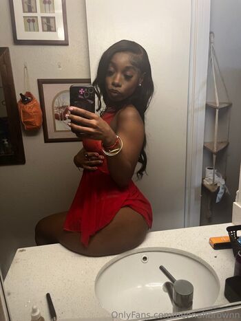 Full leaked Neenahbrownn private photo