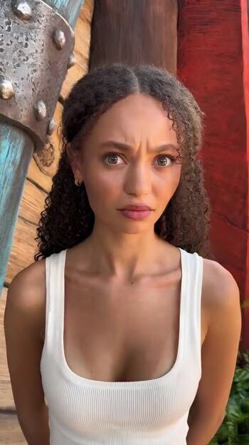 Full leaked Nico parker private photo