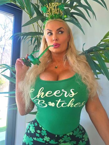 Nicole 