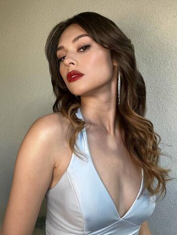 Full leaked Nicole maines private photo