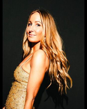 Full leaked Nikki glaser private photo
