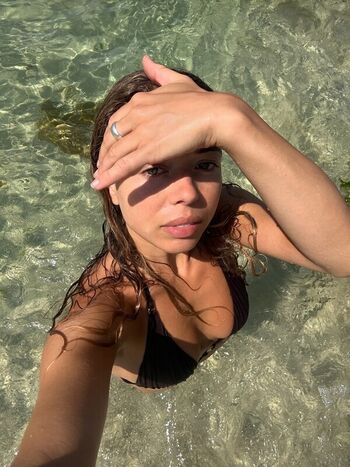 Full leaked Nilufer yanya private photo