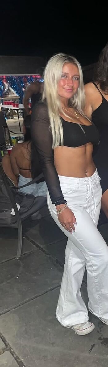 Full leaked Rumi mac/ private onlyfans photo