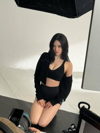 Full leaked Ningning aespa page private photo