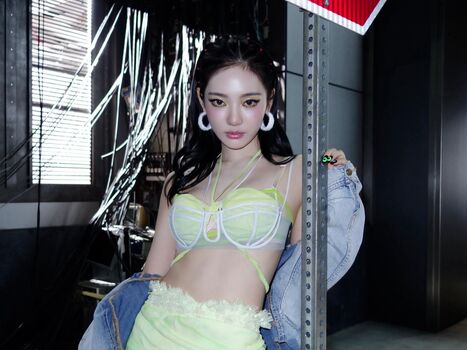 Full leaked Ningning aespa page private photo