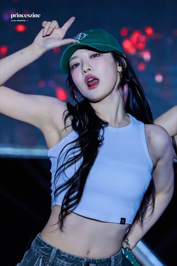 Full leaked Ningning aespa page private photo