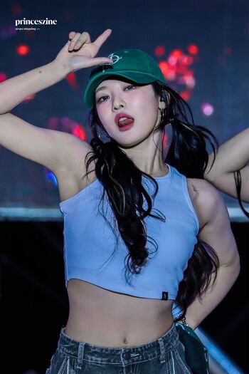 Full leaked Ningning aespa page private photo