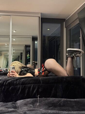 Full leaked Niquidoll private photo