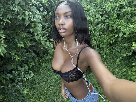 Full leaked No tattoos private photo
