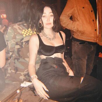 Full leaked Noah cyrus private photo
