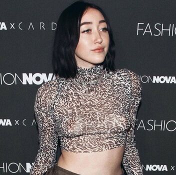 Full leaked Noah cyrus private photo
