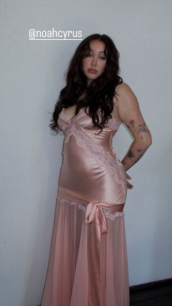 Full leaked Noah cyrus page private photo