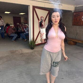 Full leaked Noah cyrus page private photo
