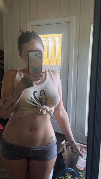 Full leaked Noah cyrus page private photo