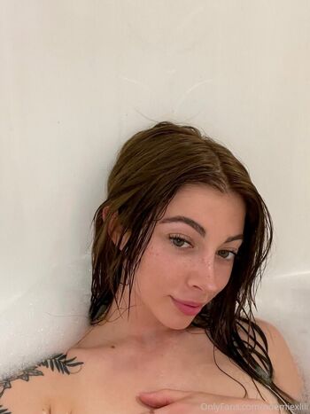 Full leaked Noemiexlili  page private photo