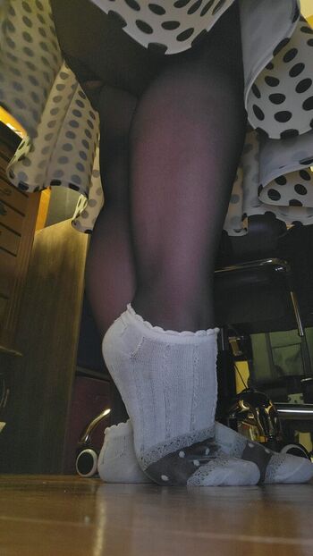 Full leaked Nylonsandsocks private photo