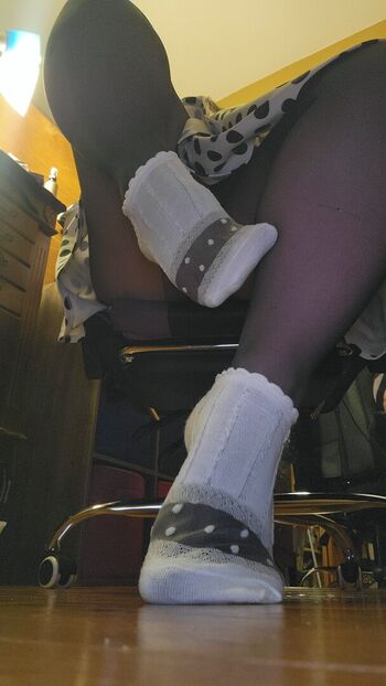 Full leaked Nylonsandsocks private photo