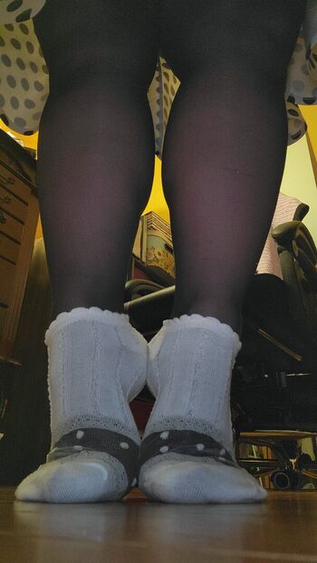 Full leaked Nylonsandsocks private photo
