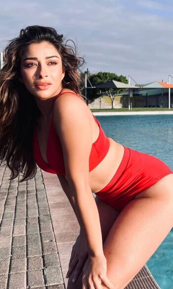 Full leaked Nyra banerjee private photo