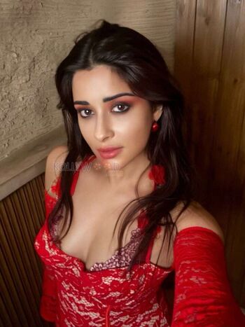 Full leaked Nyra banerjee private photo