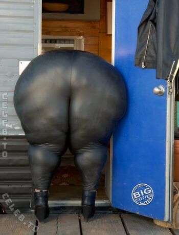 Full leaked Officialboberry private onlyfans photo