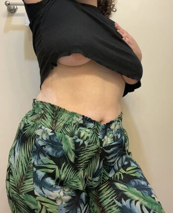 Full leaked Oli private onlyfans photo