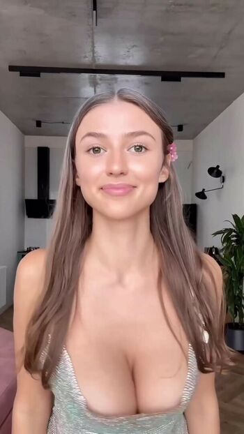 Full leaked Olivacasta page private photo