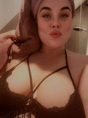 Full leaked Only curvycutie private onlyfans photo