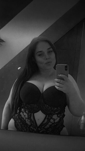 Full leaked Only curvycutie private onlyfans photo