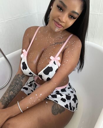 Full leaked Ontlametseofficial private onlyfans photo