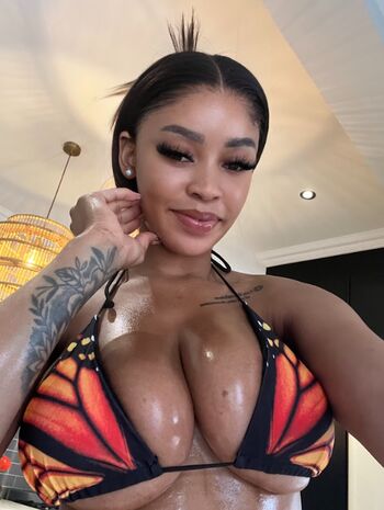 Full leaked Ontlametseofficial private onlyfans photo