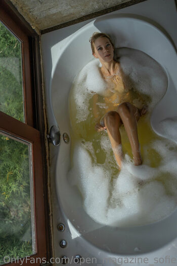 open_magazine_sofie