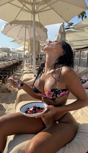 Full leaked Ouksi page private photo