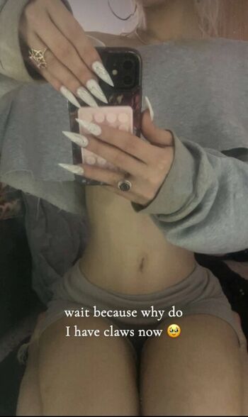 Full leaked Overlykaylaa private photo