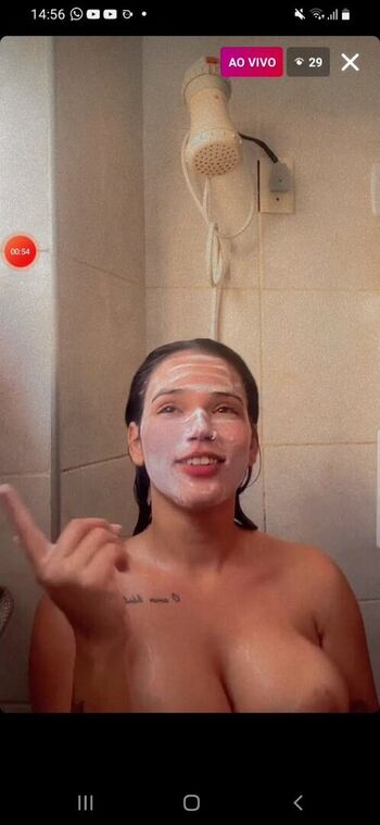 Full leaked Pagando peitinho private photo