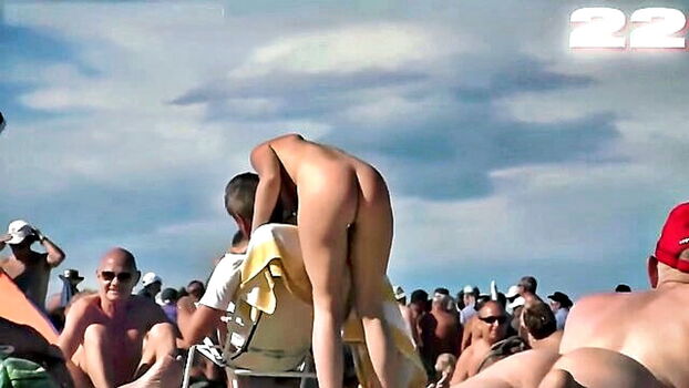 Full leaked Pagando peitinho private photo
