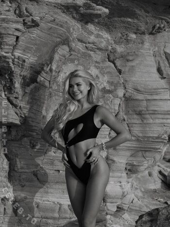 Full leaked Pamela reif private photo