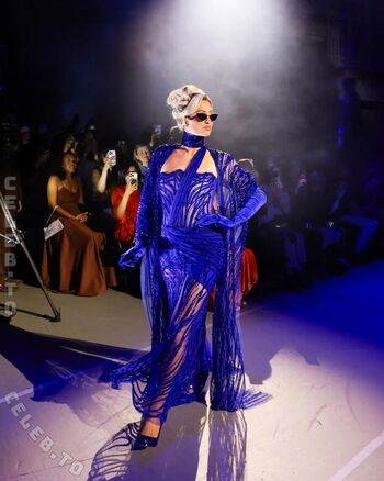 Full leaked Paris hilton private photo