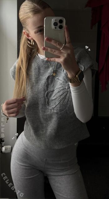 Full leaked Pauliie private photo