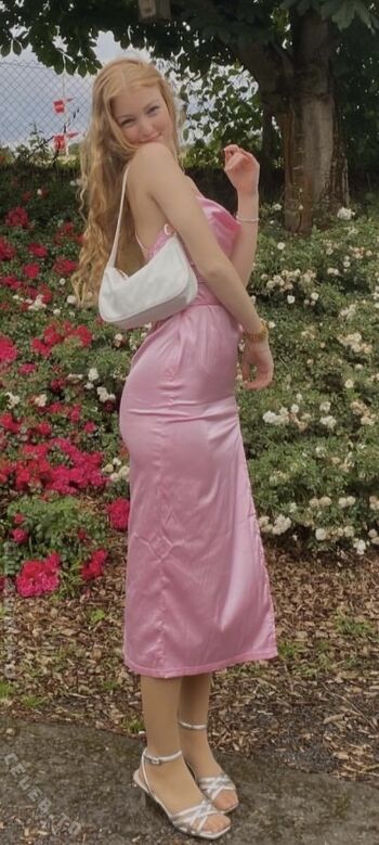 Full leaked Pauliie private photo