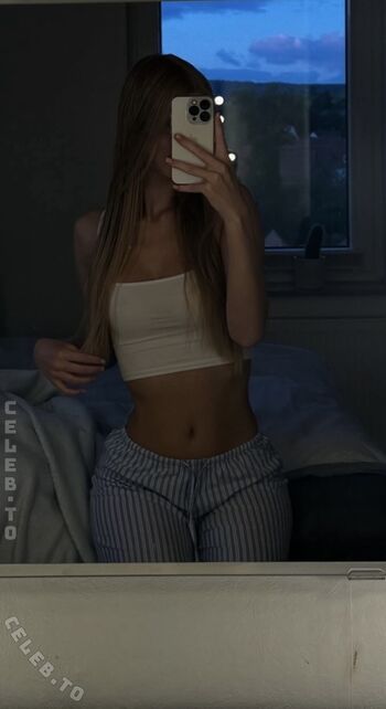 Full leaked Pauliie private photo