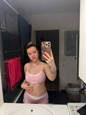 Full leaked Paulineonlinee private photo