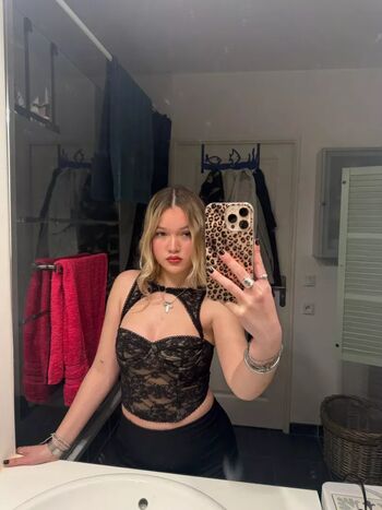Full leaked Paulineonlinee private photo
