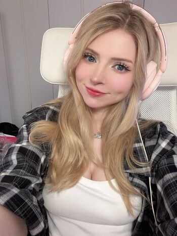 Full leaked Peachmilky private photo