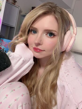 Full leaked Peachmilky private photo
